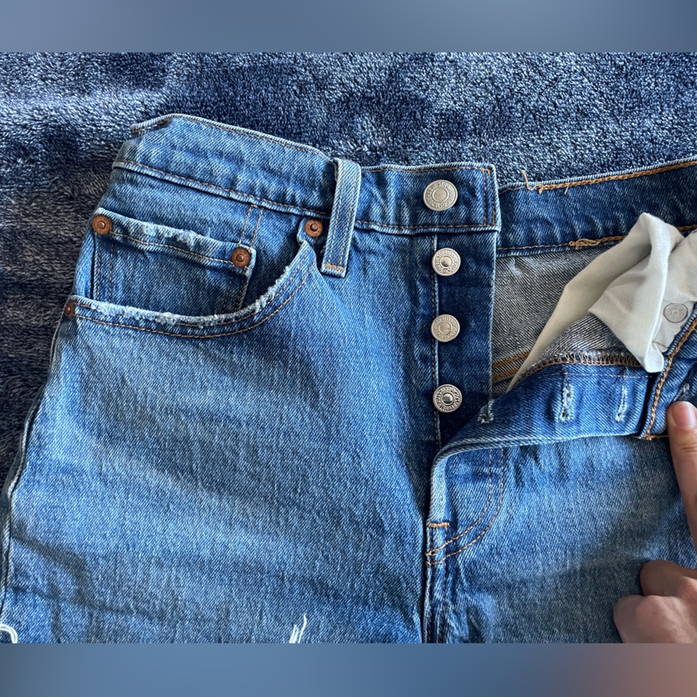 Levi High Rise 501 cut off jean shorts